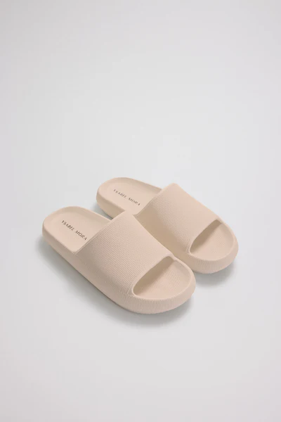 Γυναικείες σαγιονάρες Ysabel Mora 86086-(BEIGE CLARO)